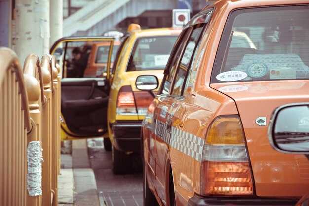 Booking Tips: How to compare prices, avoid surcharges, and secure a reliable transfer in Marseille