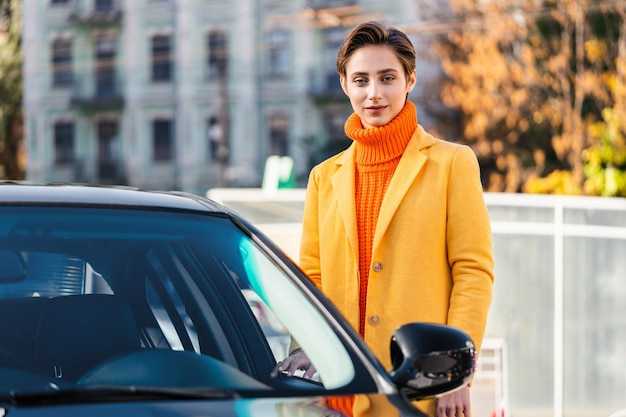 Where to catch taxis and understanding taxi stands across neighborhoods