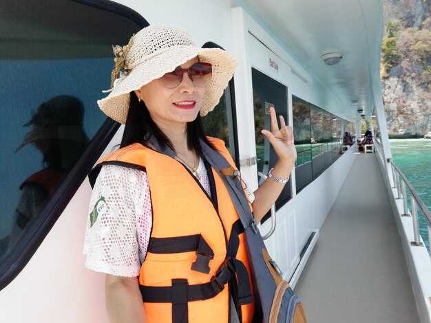 Safety, vehicle quality, and etiquette: driver verification, luggage handling, and personal safety tips