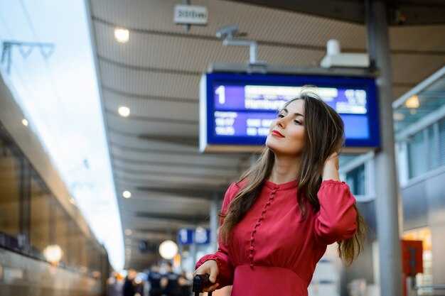 Moving Between Terminals: AirTrain, Walkways, and Layout Tips