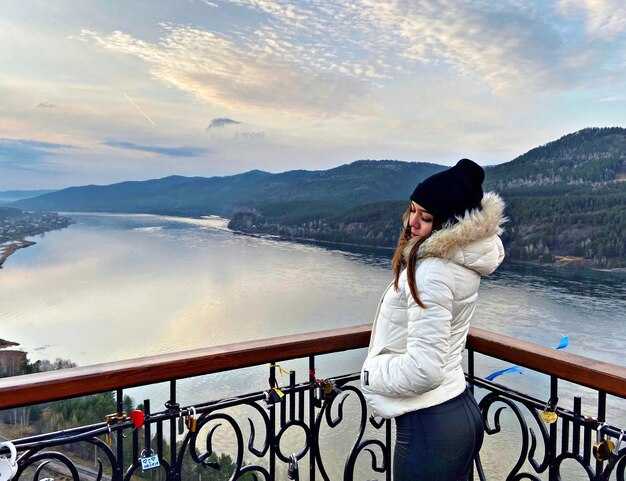 Where to find real-time ticket prices and how to snag the best deals