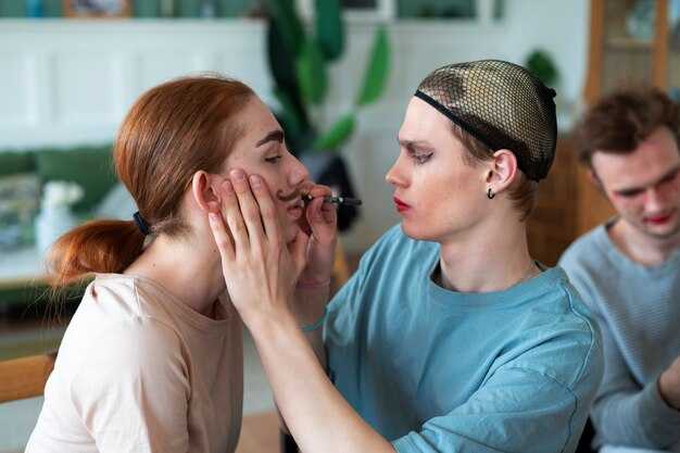 Symmetric Predicates in Russian and the Problem of Reciprocal Voice: L. L. Iomdin