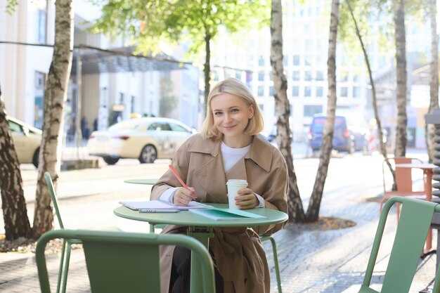 Plan a 15-stop, neighbourhood-by-neighbourhood tasting route with time estimates