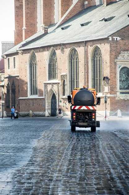 Die Wahl zwischen Taxi und 24-Personen-Bus für Gruppen, die Špilberk besuchen
