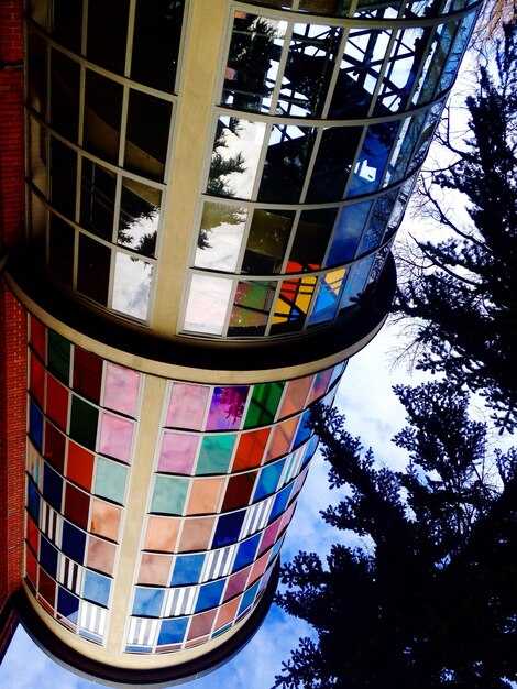 Vendor-Visitor Etiquette: Payments, Language Tips, and Respectful Bargaining Practices