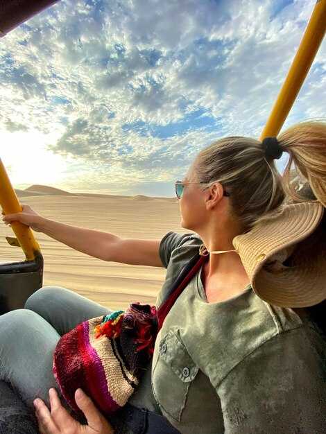 Transfer Options from Santorini's Old Port to Fira - Cable Car, Bus, Donkey Ride, and Private Transfers