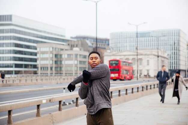 Where to find taxis quickly at Shenzhen's key transit hubs