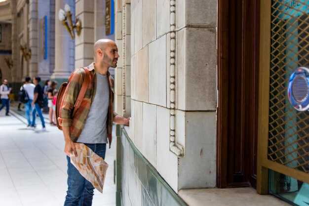 How to avoid queues at the airport