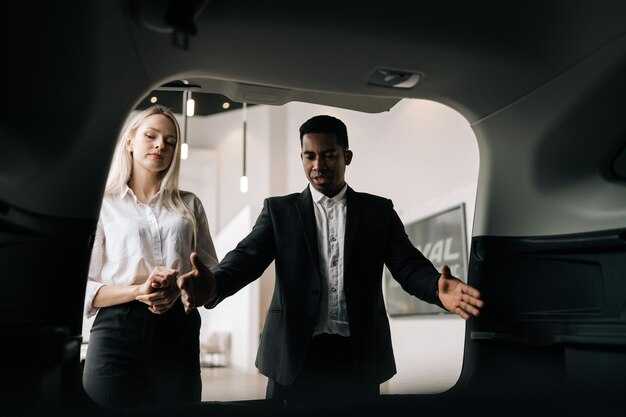 Corporate and Event Transportation: Hourly charters, VIP routing, and itinerary customization