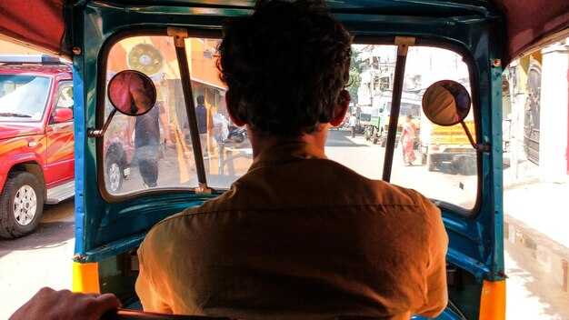 What’s included in a chauffeur package: vehicle options, driver qualifications, and add-ons