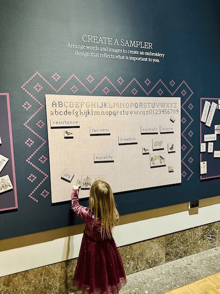 Călătorii atemporale: Descoperirea istoriei samplers de broderie