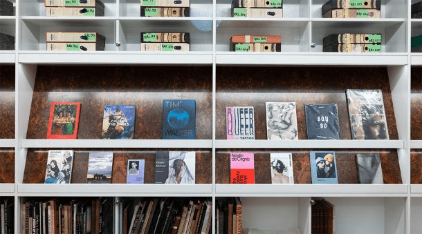 دور الكتب الفوتوغرافية الكويرية في التمثيل الثقافي