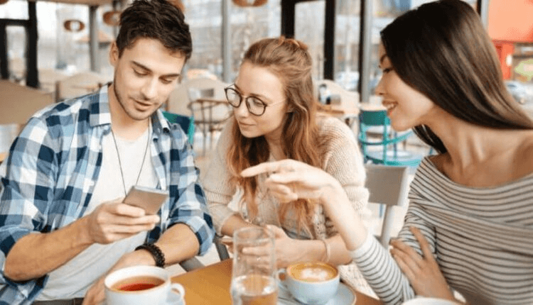 احتضان اتجاهات السفر للجيل Z: إستراتيجيات النجاح في قطاع الضيافة