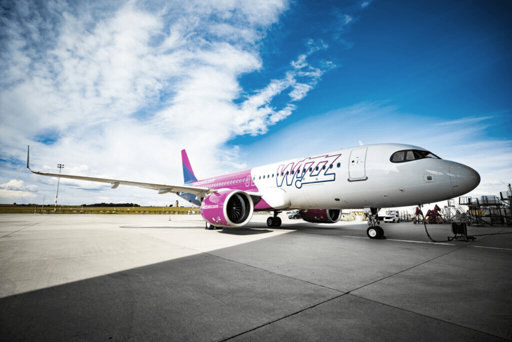 Wizz Air îmbunătățește experiența pasagerilor cu plăți fără numerar la bord