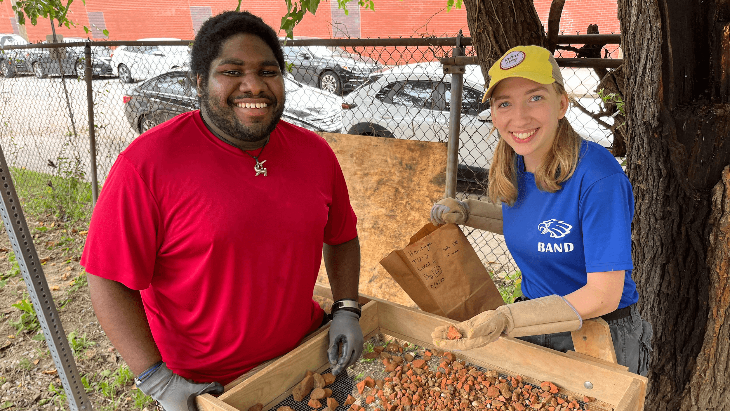 الكشف عن التاريخ المحلي من خلال علم الآثار المجتمعية