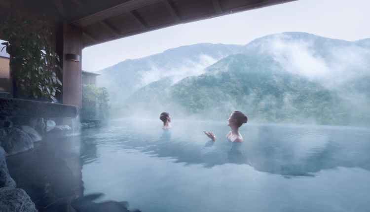 Descoperiți destinațiile Onsen pe care trebuie să le vizitați în Japonia pentru 2025