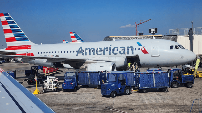 American Airlines îmbunătățește opțiunile de servire a mesei pentru călătorii Premium