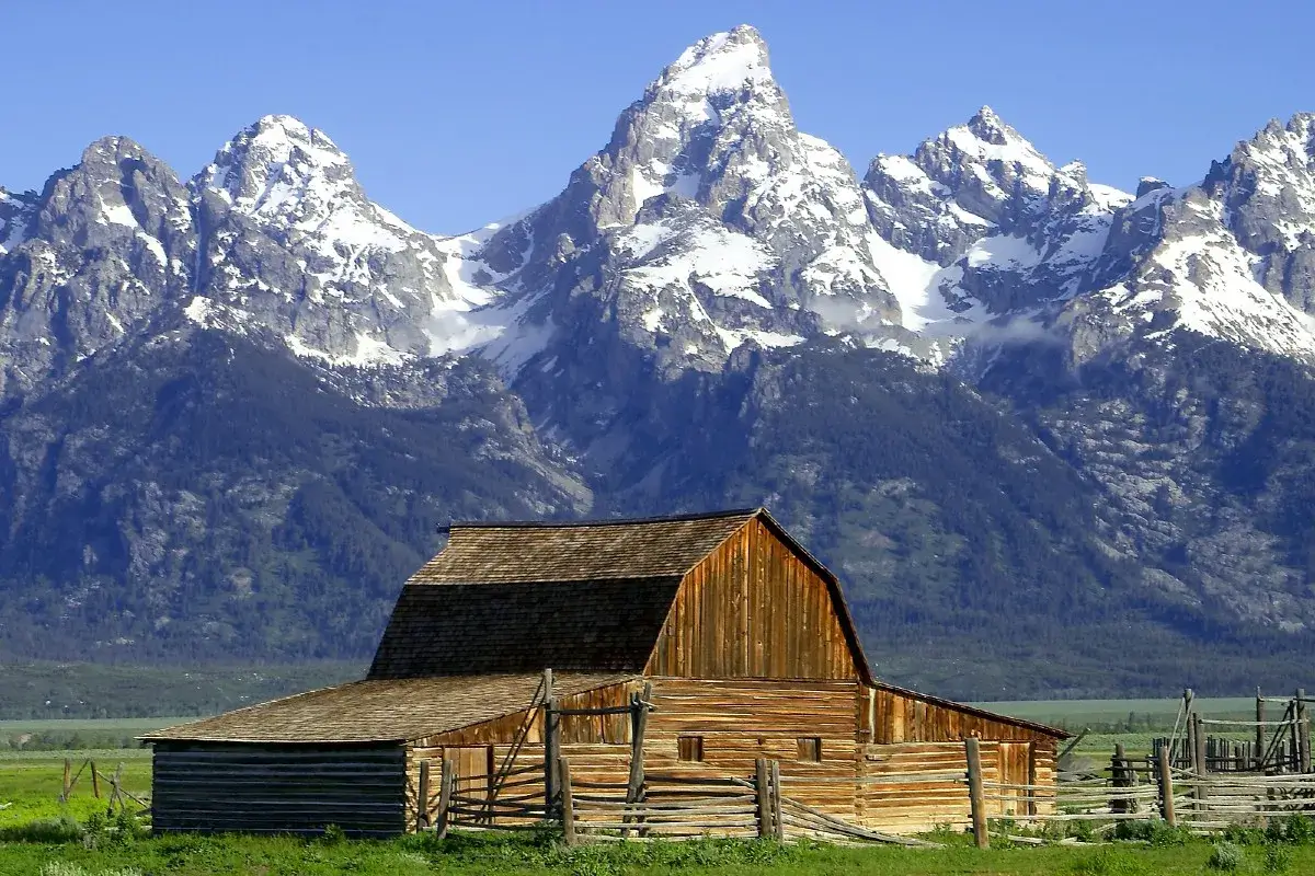 Discovering Jackson Hole: A Traveler's Guide to Stay, Eat, and Explore