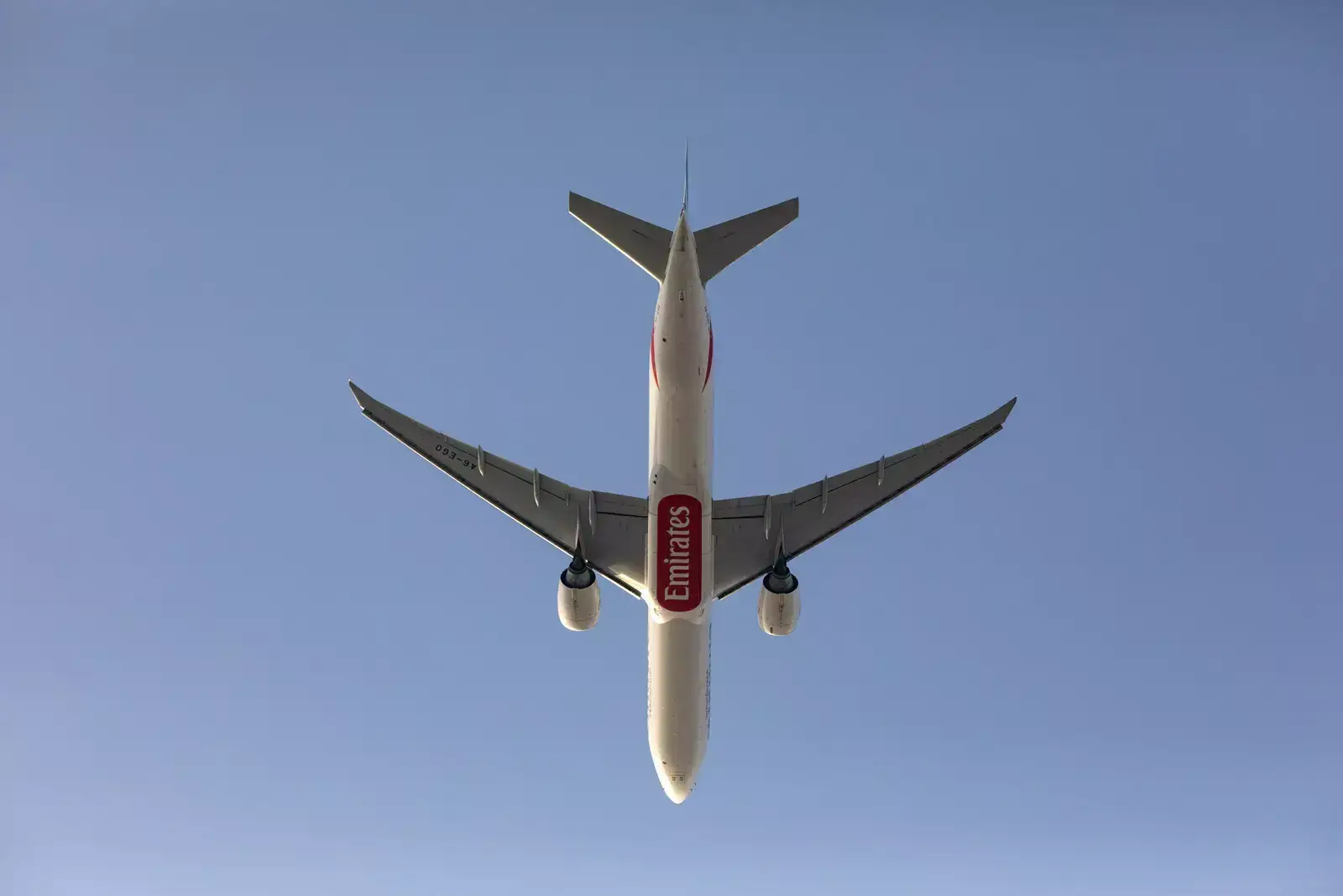 Emirates Airlines in Talks to Introduce SpaceX's Starlink Technology on Flights