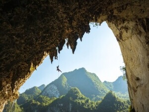 ARC’TERYX Launches First Elite Climbing Route in China