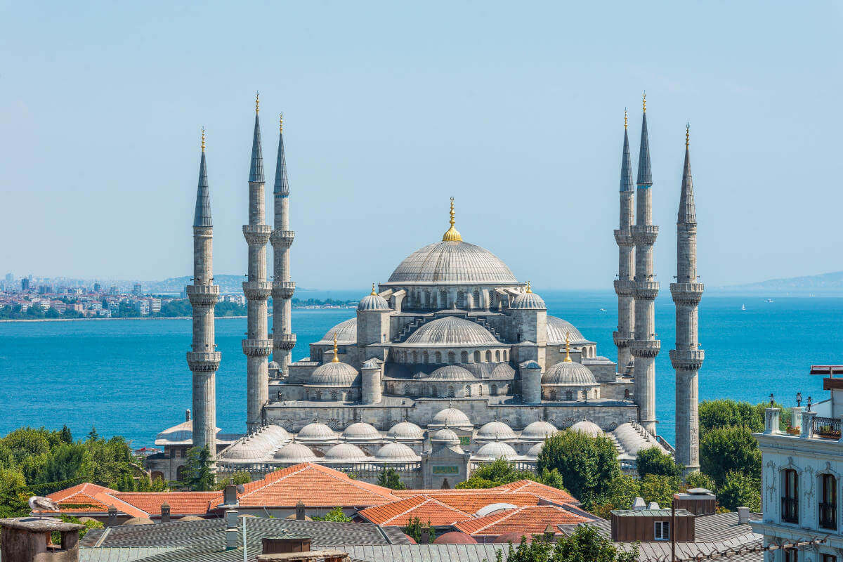 Navigating the Route from Istanbul Airport to Sultanahmet: A Comprehensive Guide