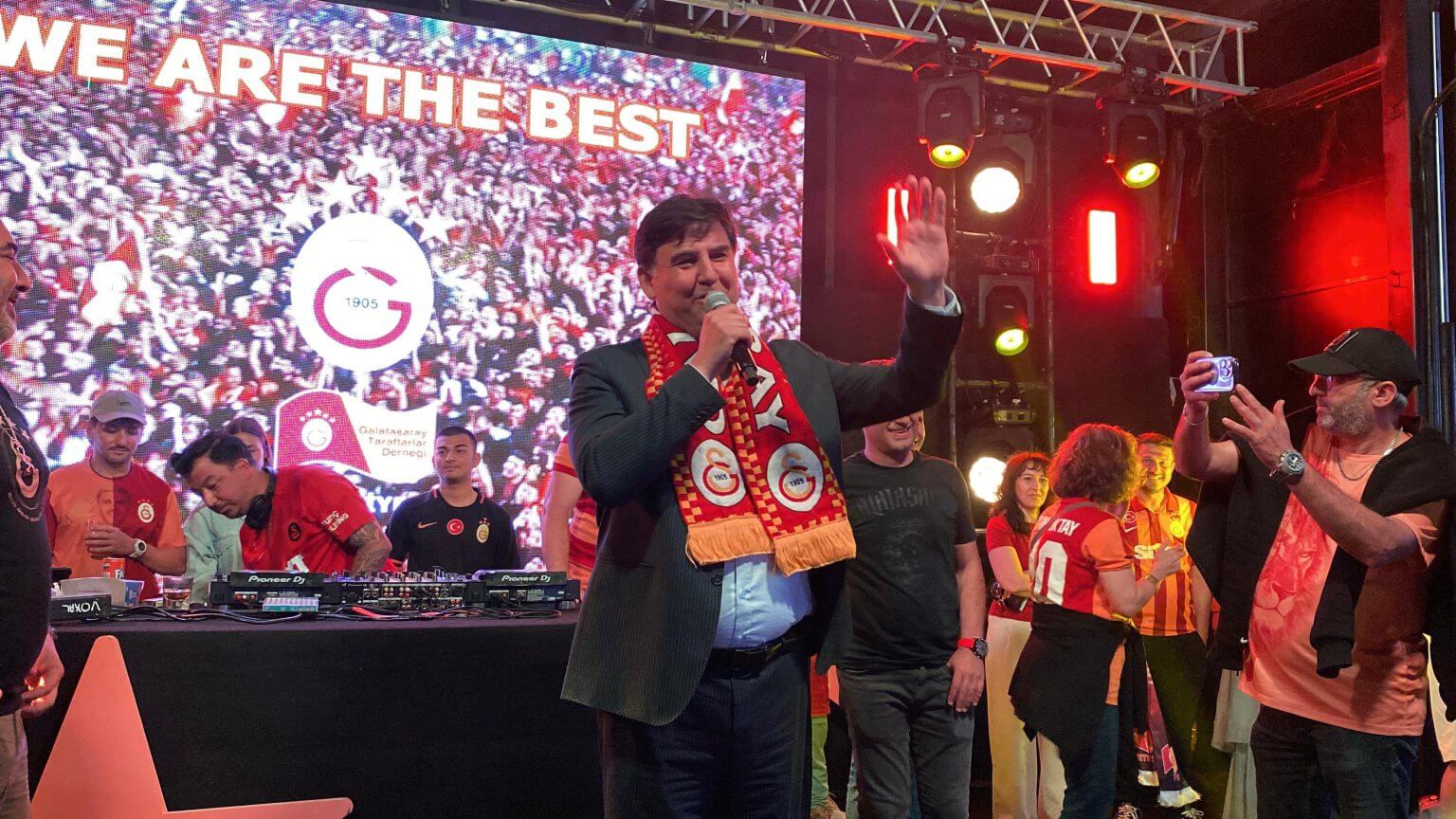 Fethiye's Mayor Alim Karaca's Inspiring Celebration of Galatasaray's Championship