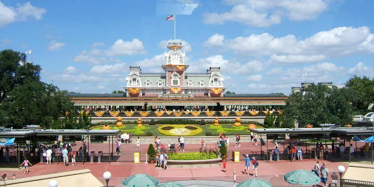 Orlando Tourists Advised on QR Code Scams: Stay Alert to Protect Your Money