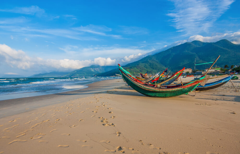 Discover Lang Co Bay: Your Gateway to Central Vietnam's Rich Culture and Cuisine