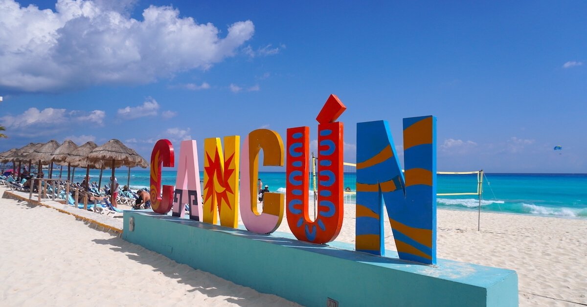 Shift in American Tourism Patterns: Declines in Cancun and Growth in Mexico City