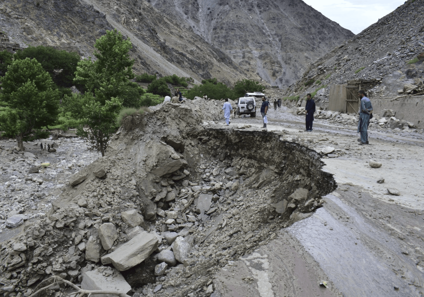 Intensive Search Continues for Tourists Missing in Northern Pakistan After Floods