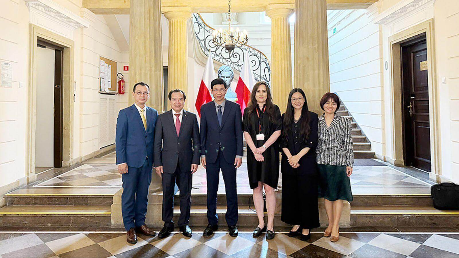 Strengthening Ties: Vietnam and Poland's Focus on Tourism and Sports