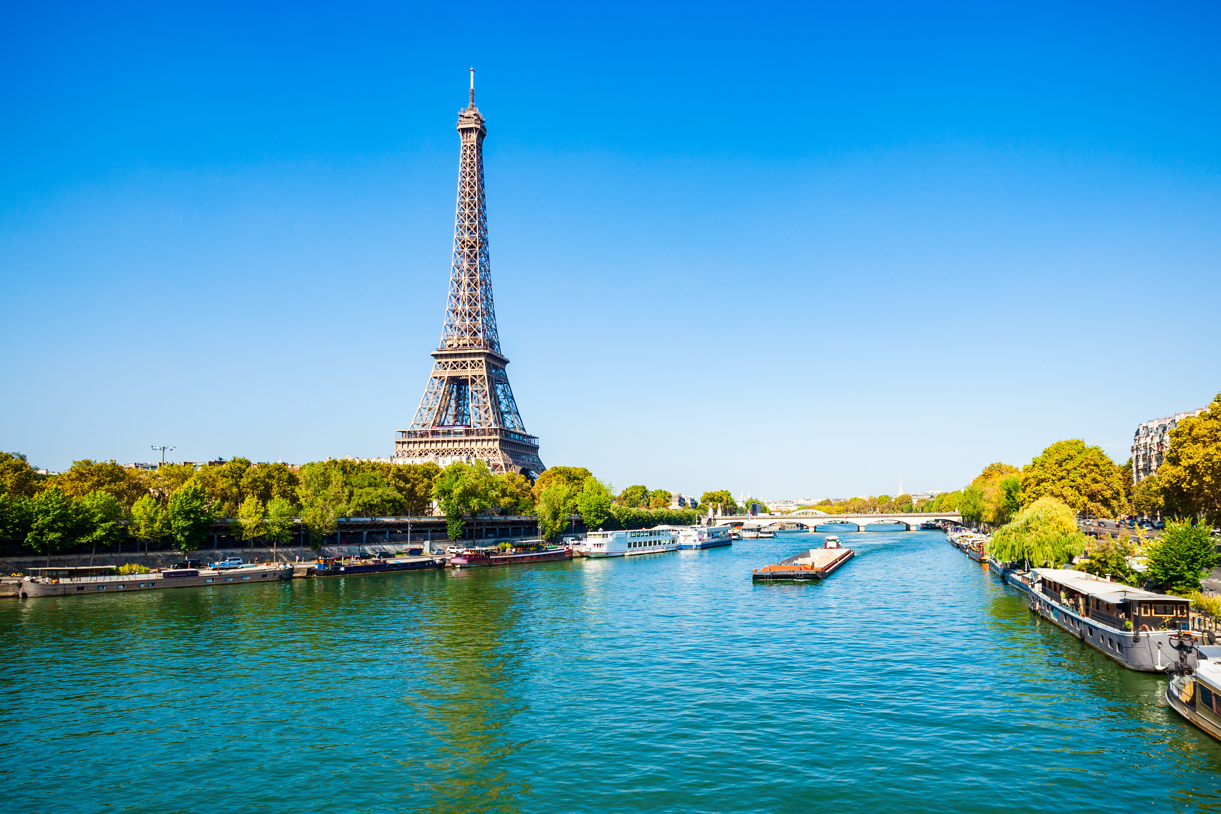 Eiffel Tower Summit vs Second Floor: What’s Really There (and What’s Not)