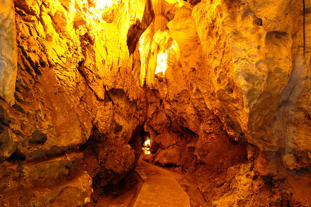 Uncover the Hidden Wonders of Zindan Cave in Turkey