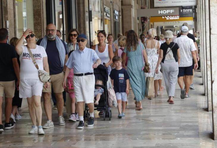 How British Holidaymakers in Mallorca Often Miss the VAT Refund Opportunity When Shopping in Spain