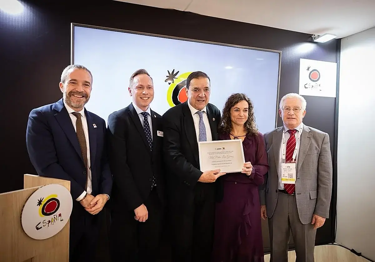 Pedro Luis Gómez Recognized for Four Decades of Insight at London's World Travel Market