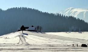 How Recent Snowfall Sparks a Winter Tourism Revival in Kashmir’s Scenic Destinations