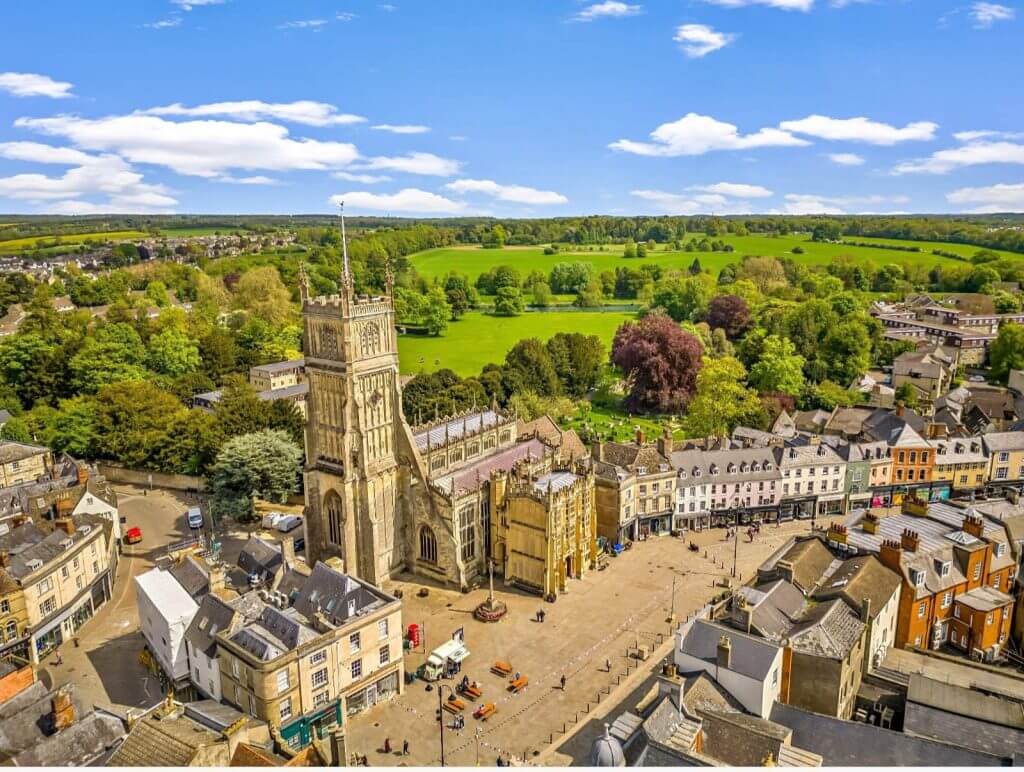 Cirencester — Coração dos Cotswolds, Centro de Mercado e Transportes